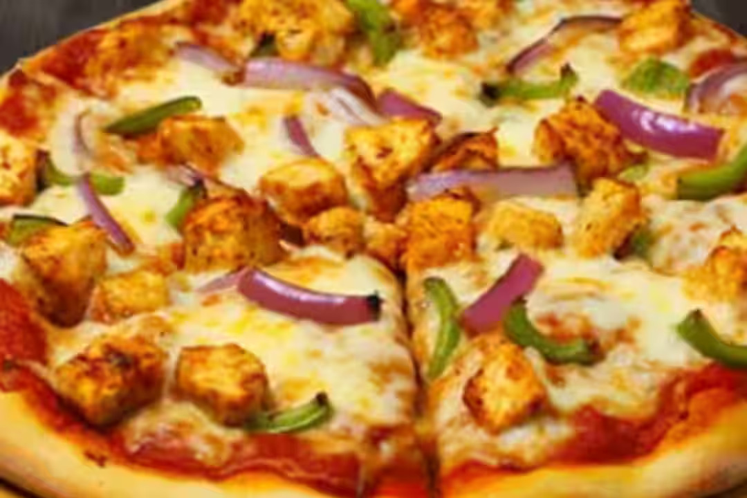 Kadhai Paneer Pizza Medium